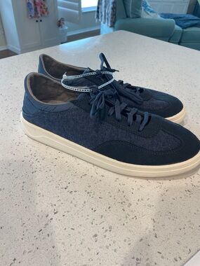 NWOT OluKai Men's Navy and White Low-Top Sneakers size 10